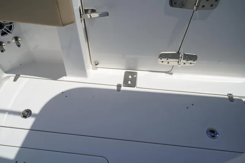 Slide: The Image of Edgewater 340CC 2025 - 51