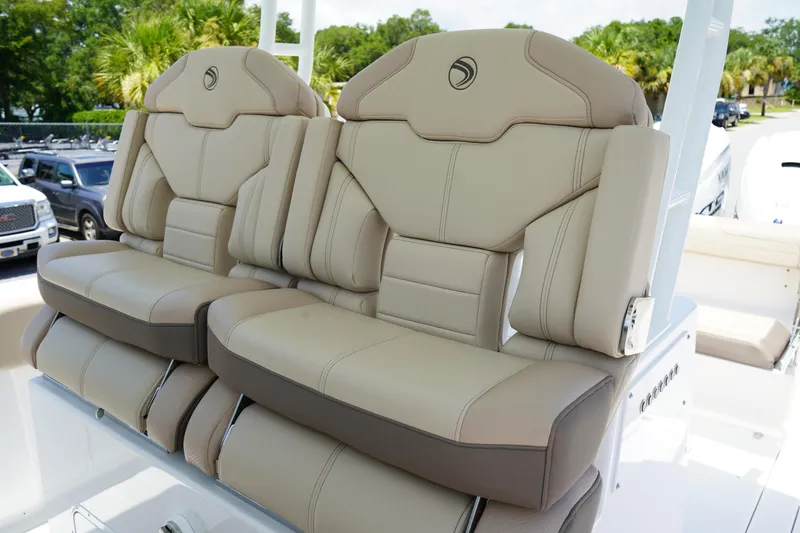 Slide: The Image of Edgewater 340CC 2025 - 55