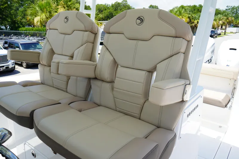 Slide: The Image of Edgewater 340CC 2025 - 56