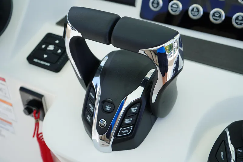 Slide: The Image of Edgewater 340CC 2025 - 63