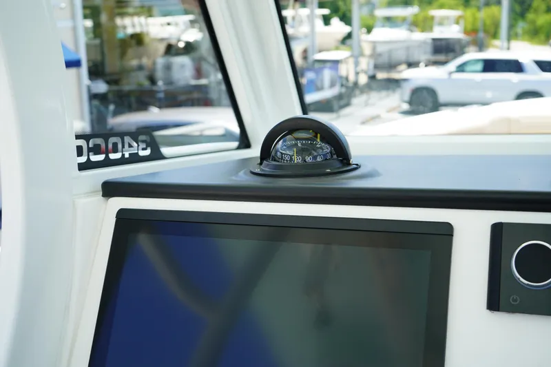 Slide: The Image of Edgewater 340CC 2025 - 68