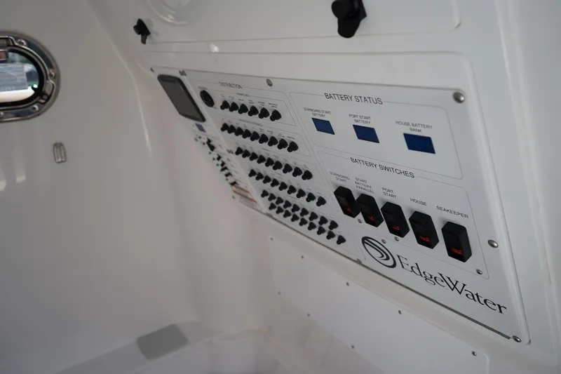 Slide: The Image of Edgewater 340CC 2025 - 71