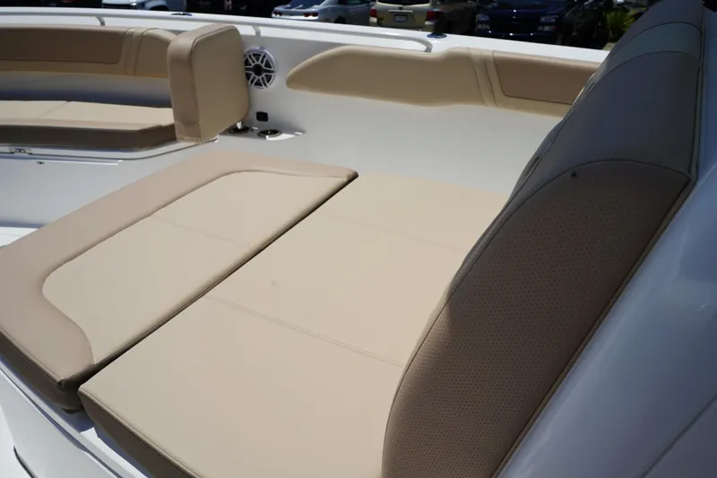 Slide: The Image of Edgewater 340CC 2025 - 76