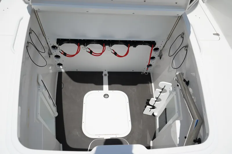 Slide: The Image of Edgewater 340CC 2025 - 80