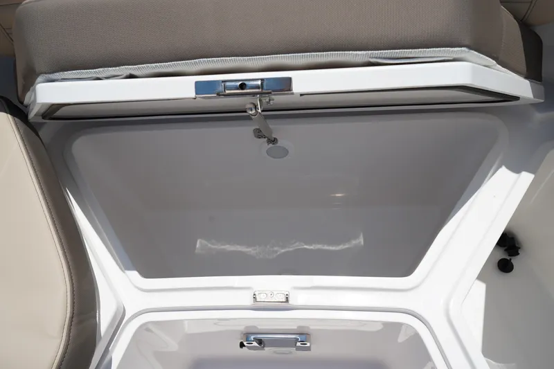 Slide: The Image of Edgewater 340CC 2025 - 83