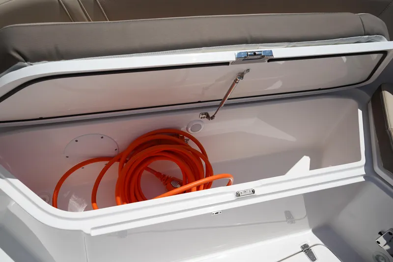 Slide: The Image of Edgewater 340CC 2025 - 85