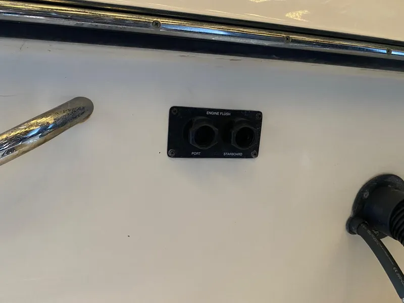 Slide: The Image of Grady-White Gulfstream 232 2019 - 10