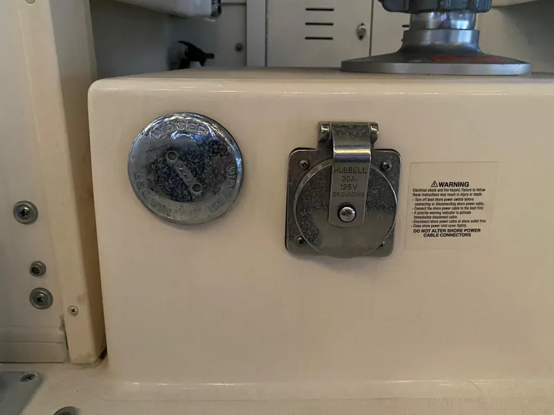 Slide: The Image of Grady-White Gulfstream 232 2019 - 13