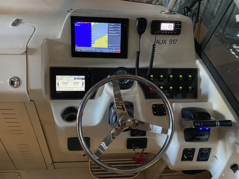 Slide: The Image of Grady-White Gulfstream 232 2019 - 15