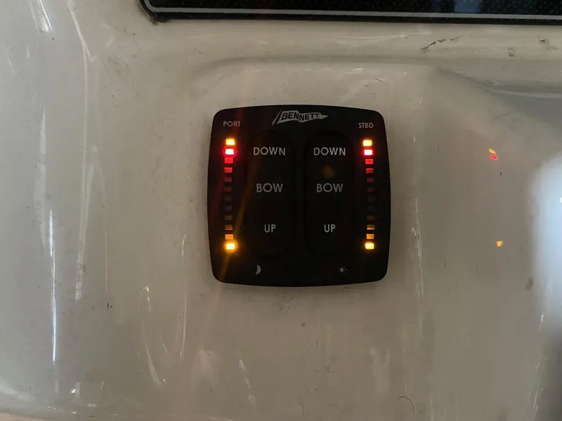 Slide: The Image of Grady-White Gulfstream 232 2019 - 17