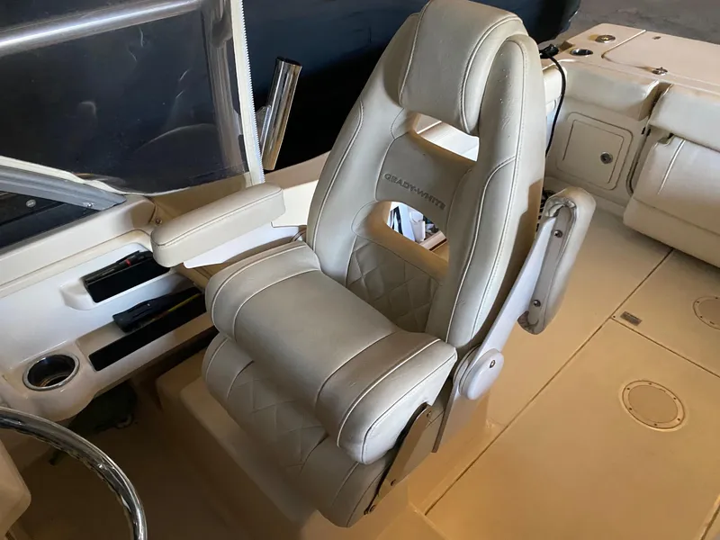 Slide: The Image of Grady-White Gulfstream 232 2019 - 19