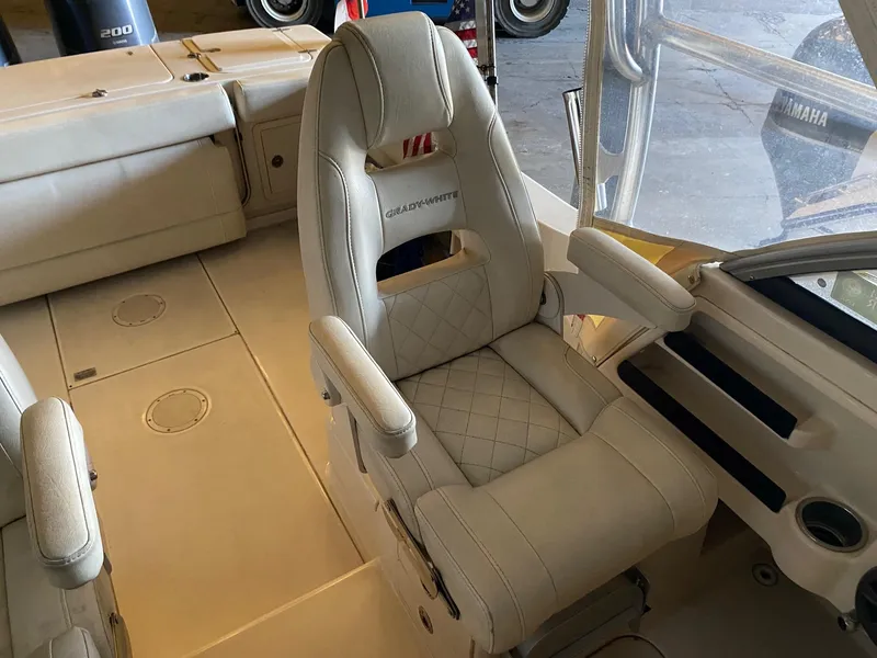 Slide: The Image of Grady-White Gulfstream 232 2019 - 20