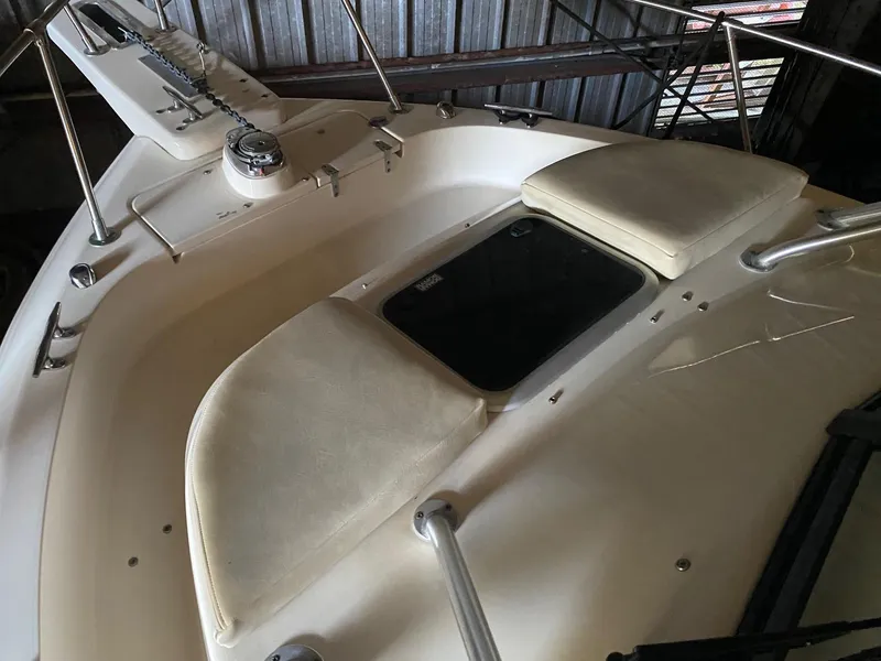 Slide: The Image of Grady-White Gulfstream 232 2019 - 30