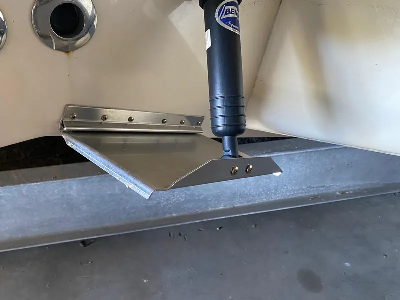 Slide: The Image of Grady-White Gulfstream 232 2019 - 36