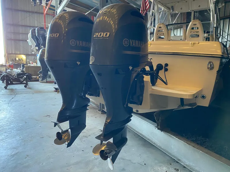 Slide: The Image of Grady-White Gulfstream 232 2019 - 6