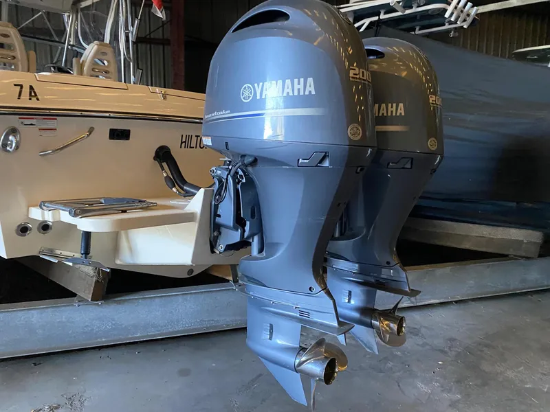 Slide: The Image of Grady-White Gulfstream 232 2019 - 8