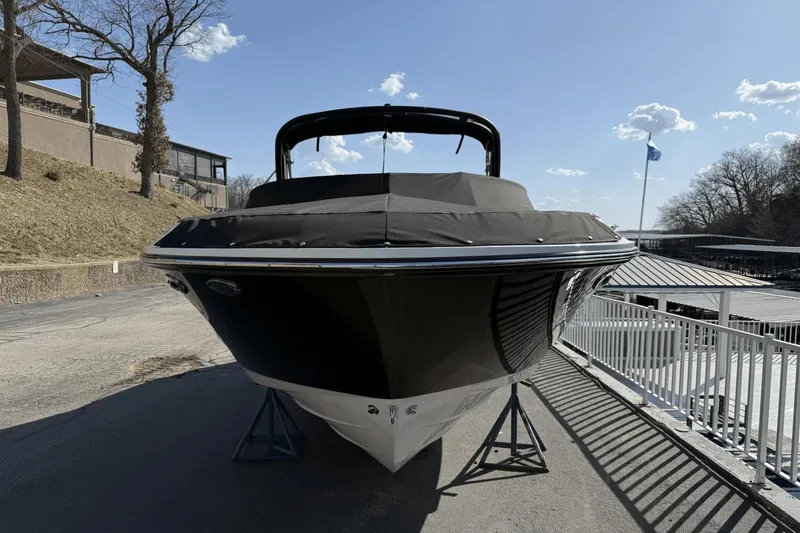Slide: The Image of Sea Ray SDX 250 2025 - 3