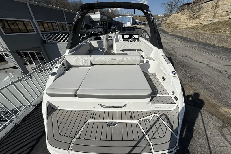 Slide: The Image of Sea Ray SDX 250 2025 - 7