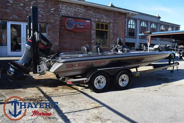 Slide: The Image of 1997 Skeeter ZX202C boat at Thayer's Marine dealership. - 33