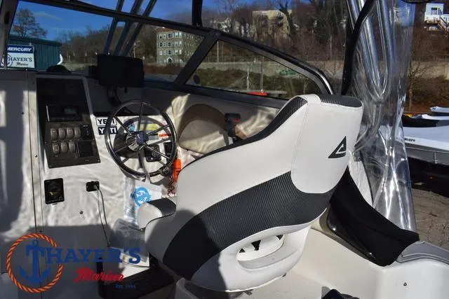 Slide: The Image of Seaswirl 2301 Walkaround 2004 - 12