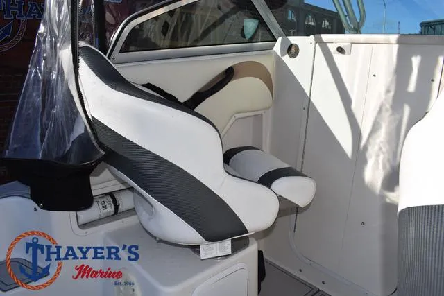 Slide: The Image of Seaswirl 2301 Walkaround 2004 - 13