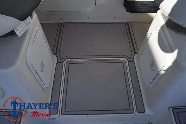 Slide: The Image of Seaswirl 2301 Walkaround 2004 - 14