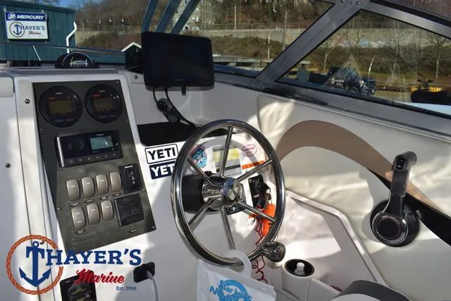 Slide: The Image of Seaswirl 2301 Walkaround 2004 - 15