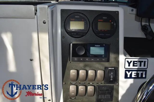 Slide: The Image of Seaswirl 2301 Walkaround 2004 - 16