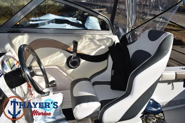 Slide: The Image of Seaswirl 2301 Walkaround 2004 - 18