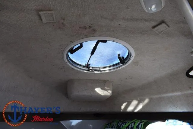 Slide: The Image of Seaswirl 2301 Walkaround 2004 - 21