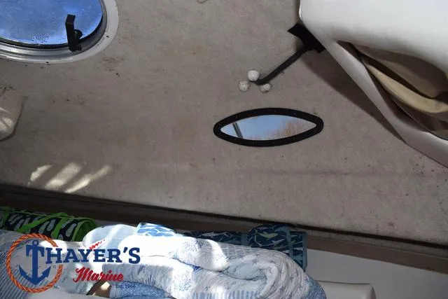 Slide: The Image of Seaswirl 2301 Walkaround 2004 - 22