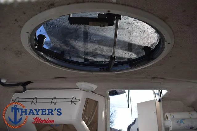 Slide: The Image of Seaswirl 2301 Walkaround 2004 - 25