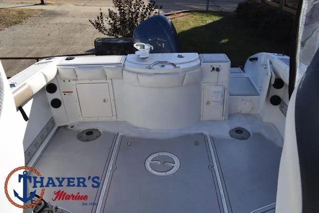 Slide: The Image of Seaswirl 2301 Walkaround 2004 - 28