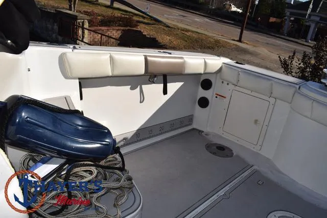 Slide: The Image of Seaswirl 2301 Walkaround 2004 - 30