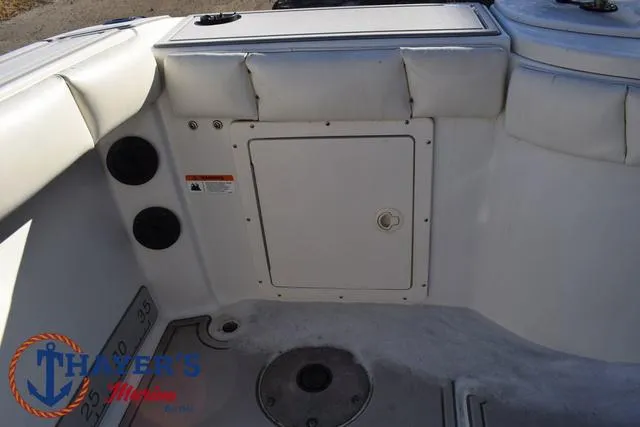 Slide: The Image of Seaswirl 2301 Walkaround 2004 - 33