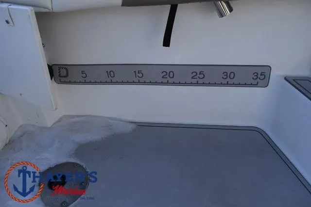 Slide: The Image of Seaswirl 2301 Walkaround 2004 - 35