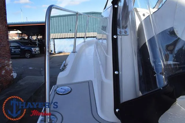 Slide: The Image of Seaswirl 2301 Walkaround 2004 - 36