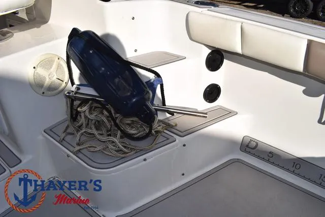 Slide: The Image of Seaswirl 2301 Walkaround 2004 - 40