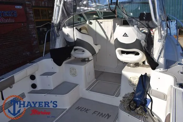 Slide: The Image of Seaswirl 2301 Walkaround 2004 - 42