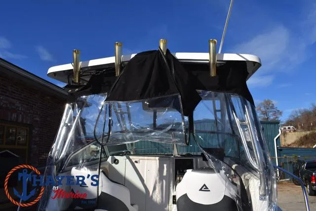 Slide: The Image of Seaswirl 2301 Walkaround 2004 - 43