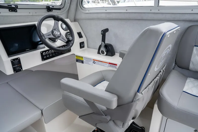 Slide: The Image of Defiance Admiral 220 EX 2025 - 15