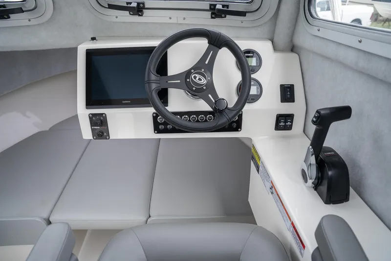 Slide: The Image of Defiance Admiral 220 EX 2025 - 16