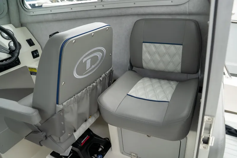 Slide: The Image of Defiance Admiral 220 EX 2025 - 18