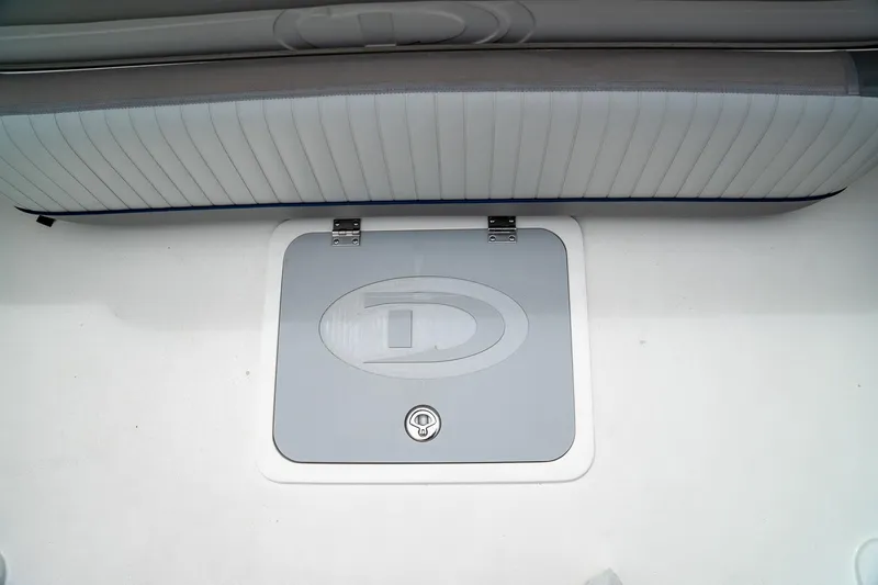 Slide: The Image of Defiance Admiral 220 EX 2025 - 25