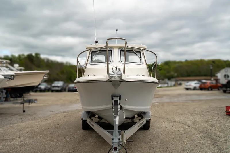 Slide: The Image of Defiance Admiral 220 EX 2025 - 5