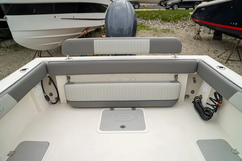 Slide: The Image of Defiance Admiral 220 EX 2025 - 12