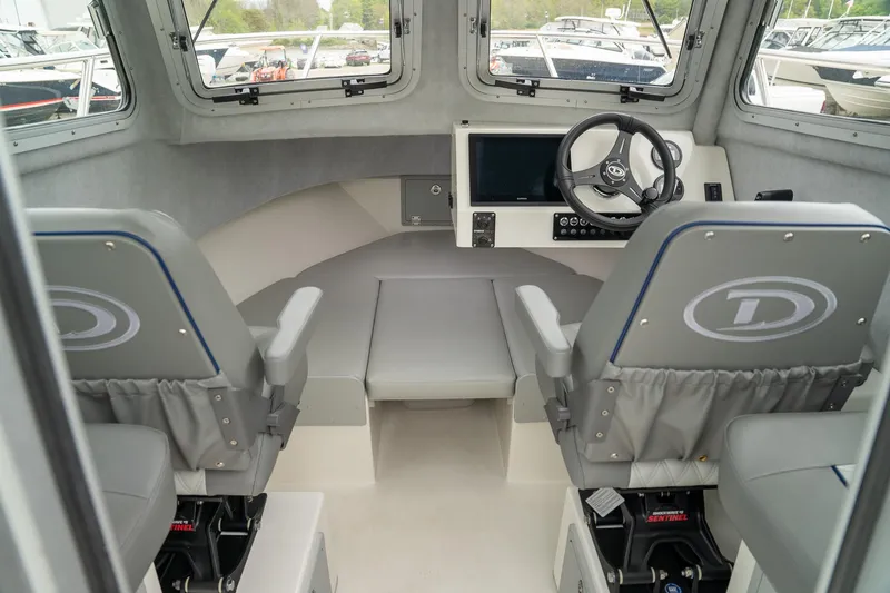 Slide: The Image of Defiance Admiral 220 EX 2025 - 13