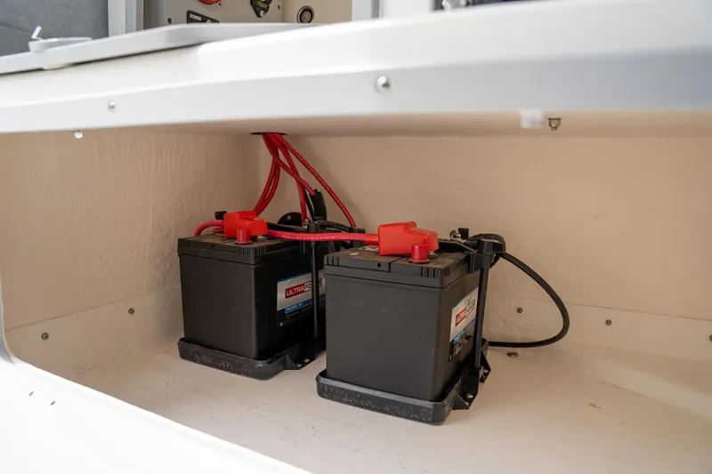 Slide: The Image of Defiance Admiral 220 EX 2025 - 21