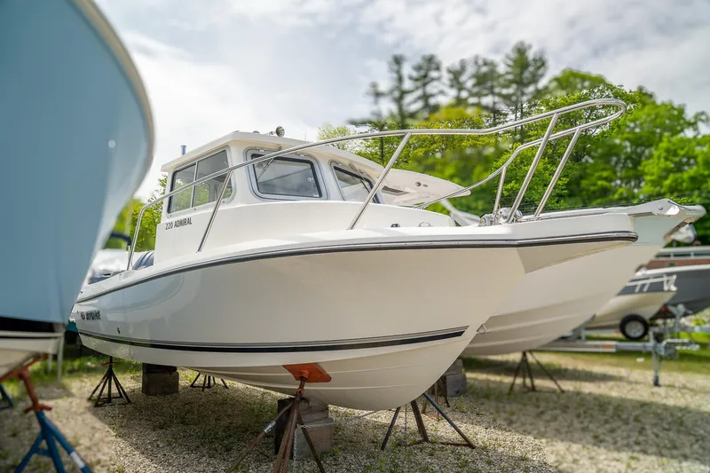 Slide: The Image of Defiance Admiral 220 EX 2025 - 4