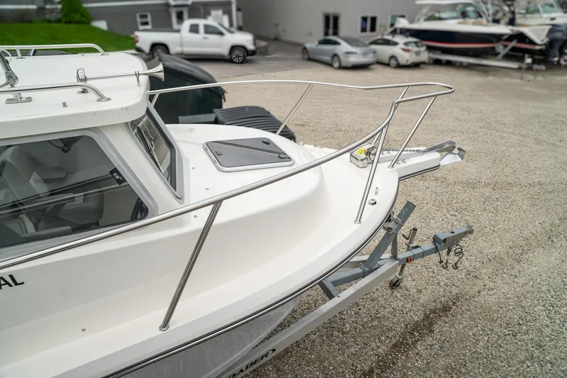 Slide: The Image of Defiance Admiral 220 EX 2025 - 9